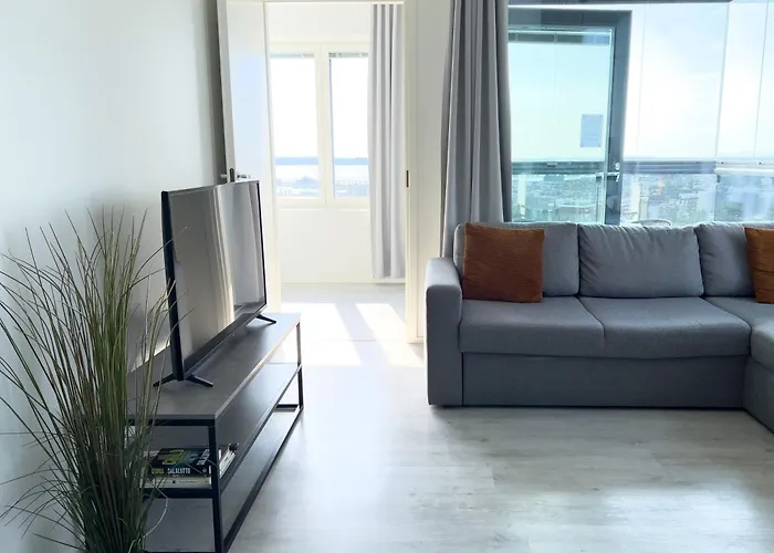 Aseman Portti - Stunning 1br 13th Floor شقة